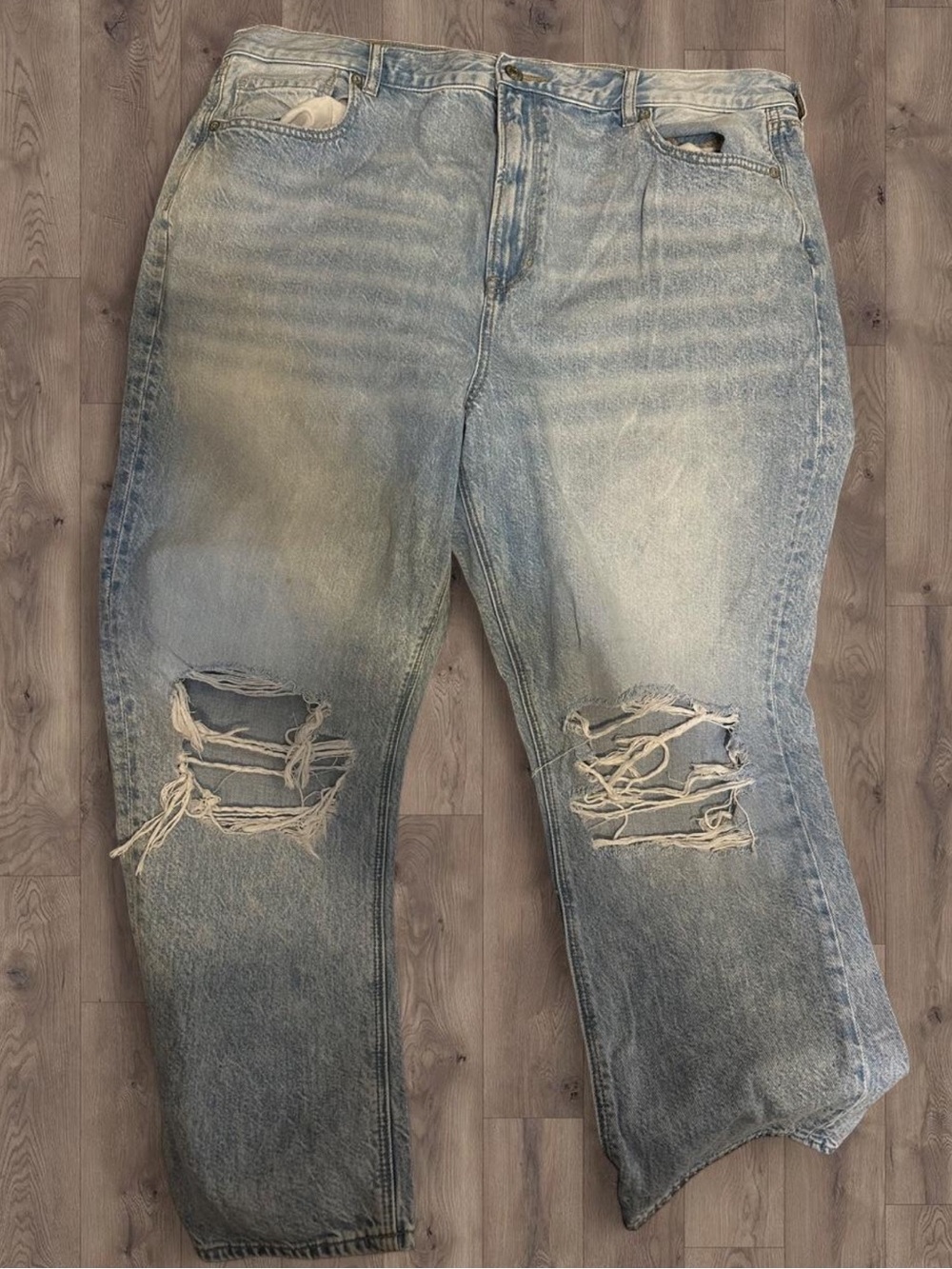 American Eagle Outfitters Light Blue Distressed Boyfriend Jeans